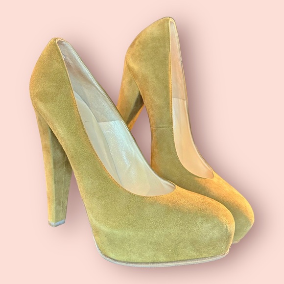 Brian Atwood ‘Maniac’ Platform Pumps in “Coffee” Suede Size 9.5 Celeb Favorite - Picture 16 of 16